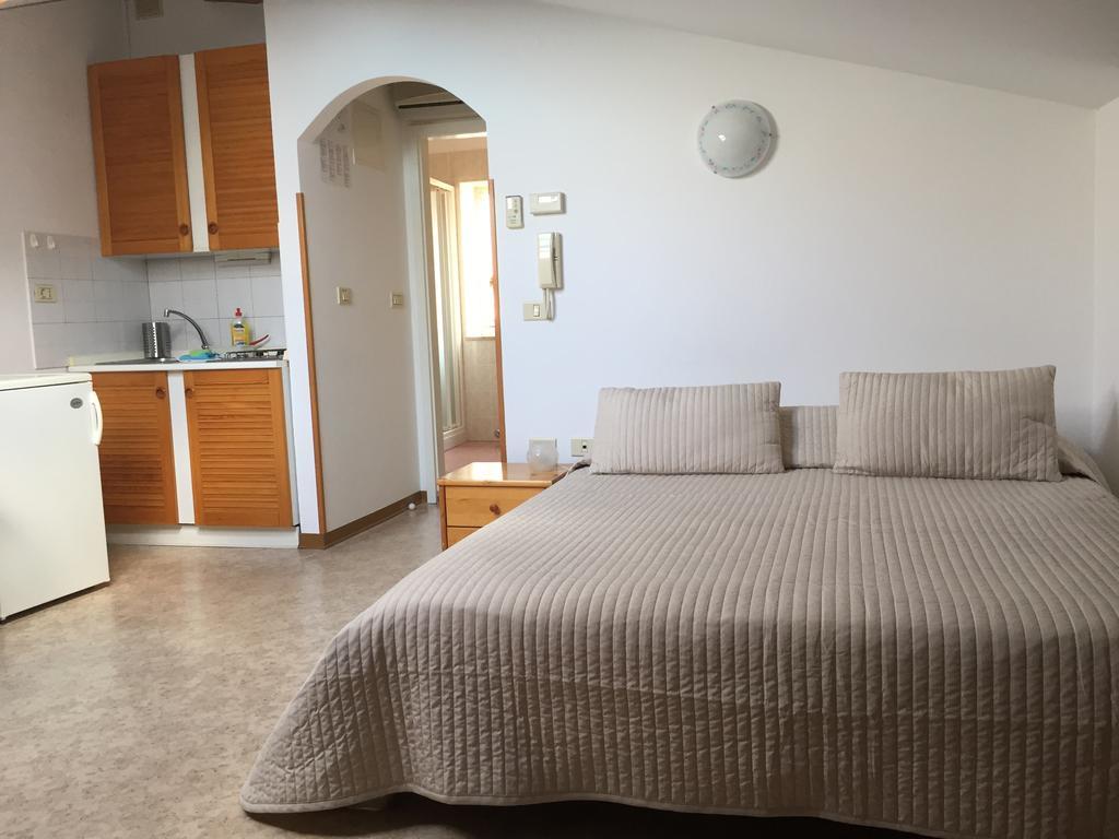 Allure Apartments Пиран Экстерьер фото